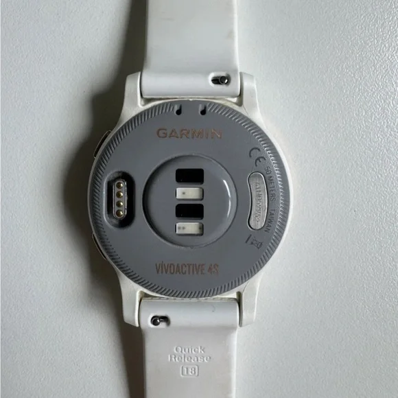 Garmin Vívoactive 4S 40mm, GPS Running Watch, DJ485, White / Rose Gold, EUC - Picture 5 of 14